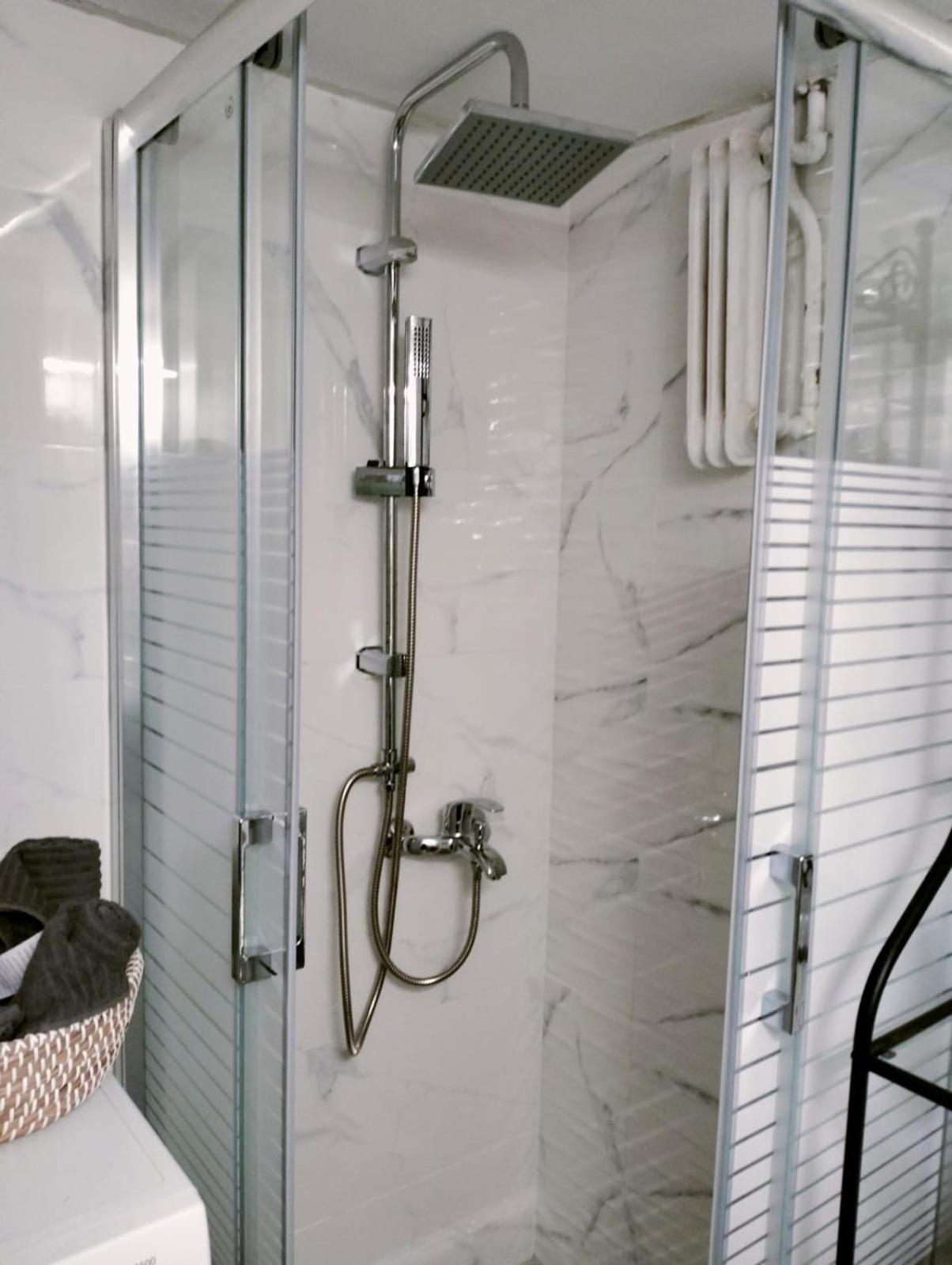νέο ανακαινισμένο 70τμ στο μαρούσι Apartment *